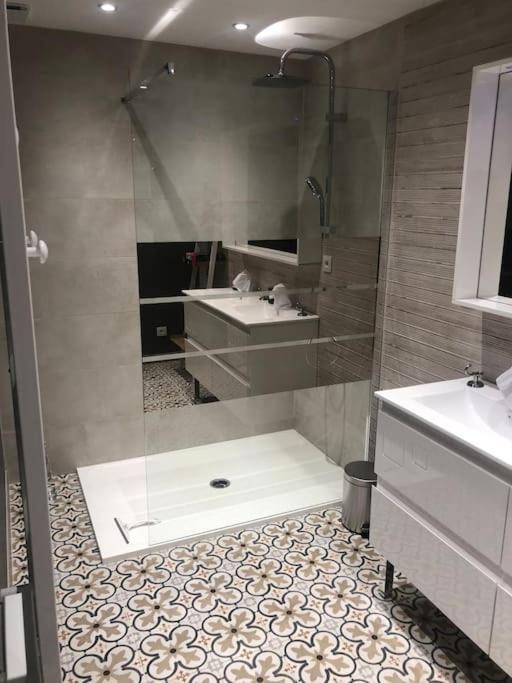 Une Maison Agreable Pour Se Detendre Saint-Quentin  Exterior foto